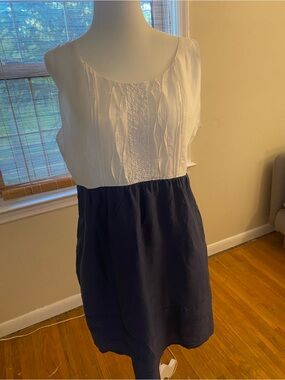 Beautiful fitting feminine summer mini dress